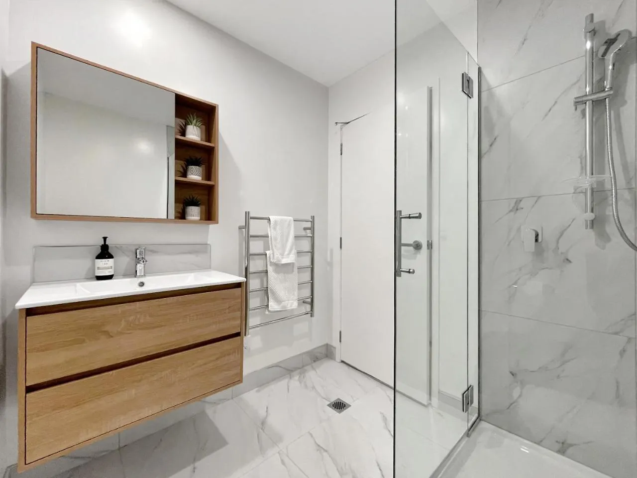 Spacious Allen Street 1Br Stay Christchurch Apartment
